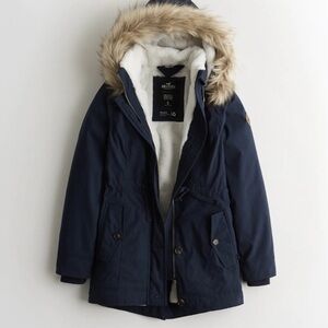 🆕Hollister Heritage Collection Navy Parka with Faux Fur Lining and Trim. Size S